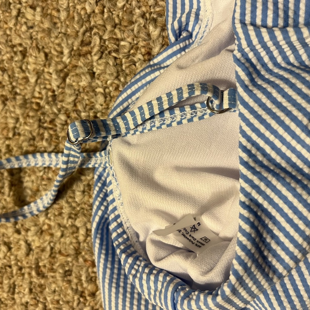 Bikini - Picture 3 of 5